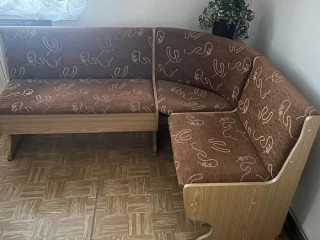 predam-jedalensku-rohovu-lavicu-stol