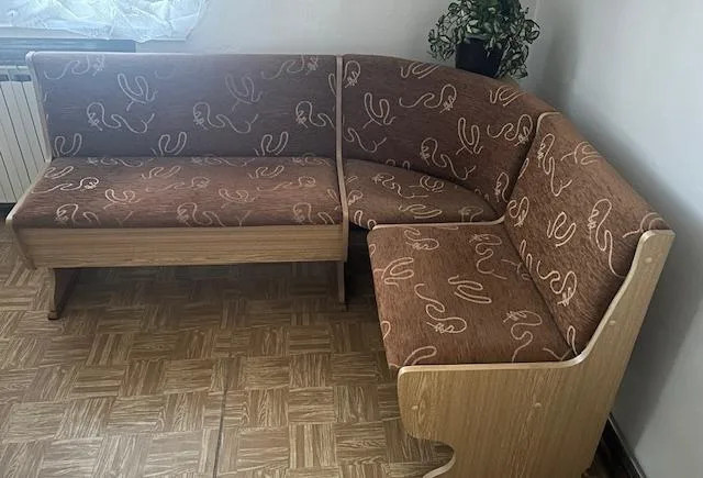 predam-jedalensku-rohovu-lavicu-stol-big-0
