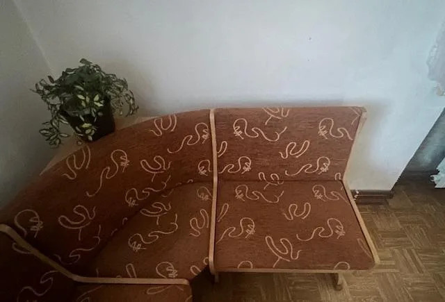 predam-jedalensku-rohovu-lavicu-stol-big-2