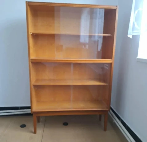 vitrina-kniznica-big-0