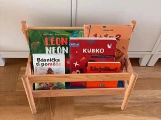 detska-montessori-policka-na-knizky-ikea-flisat