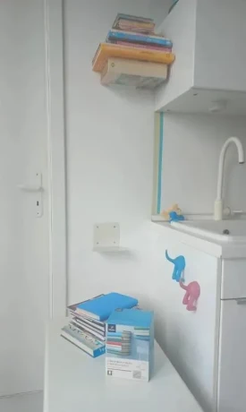 ulozte-svoje-knihy-na-neviditelnu-policku-policka-tchibo-big-3