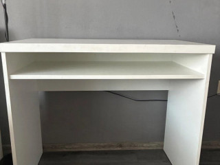pisaci-stol