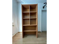 kniznica-s-podstavcom-a-suflikmi-small-3