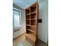 kniznica-s-podstavcom-a-suflikmi-small-0
