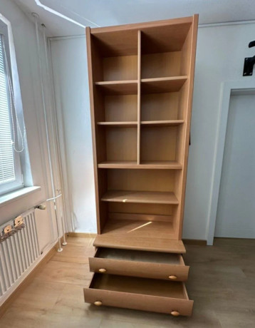 kniznica-s-podstavcom-a-suflikmi-big-1