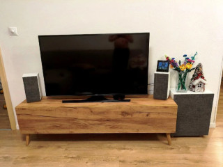 nova-tv-skrinka-160x30x32-cm-dub