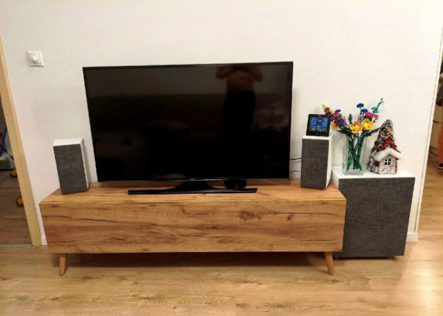 nova-tv-skrinka-160x30x32-cm-dub-big-0