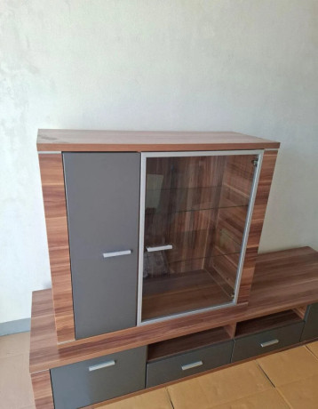 predam-masivnu-skrinku-pod-tv-komodu-big-0