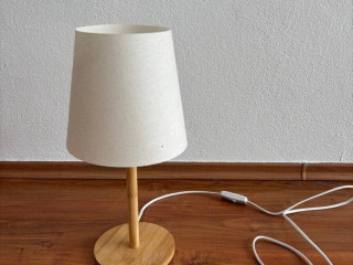 stolna-lampa-jysk-julius-bambus-biela