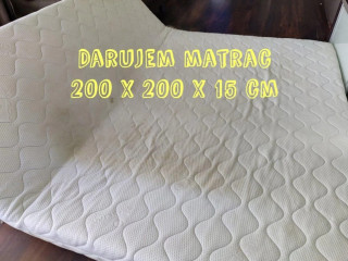 darujem-velky-matrac-2x2-metre