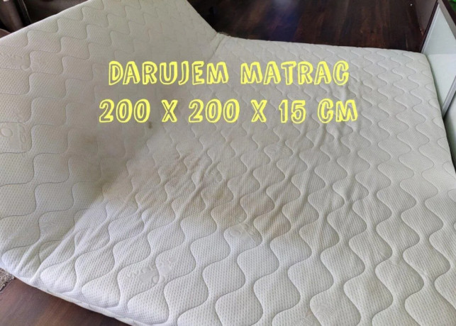 darujem-velky-matrac-2x2-metre-big-0