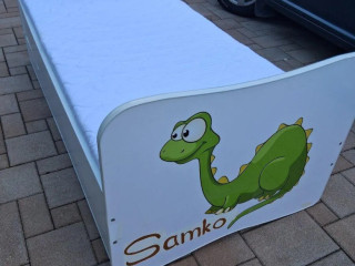 detska-postel-dinosaurus