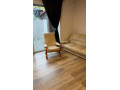 kozeny-gauc-s-dvomi-kreslami-small-0