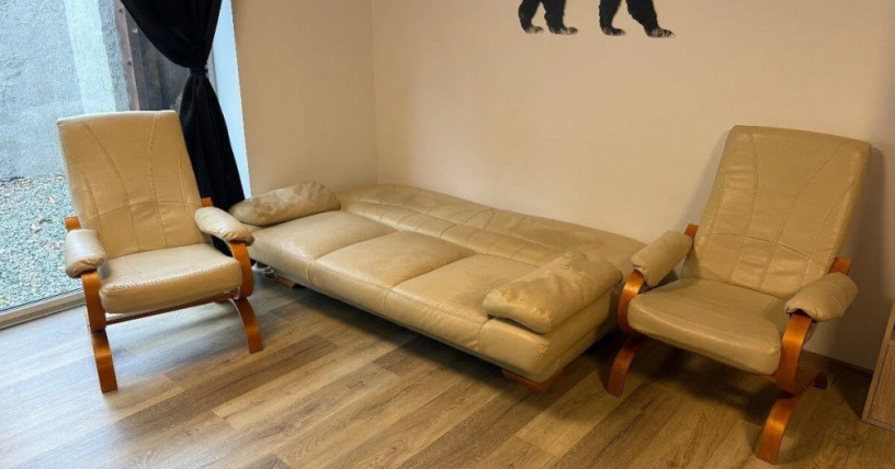 kozeny-gauc-s-dvomi-kreslami-big-2