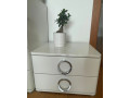 komoda-s-nocnymi-stolikmi-small-3
