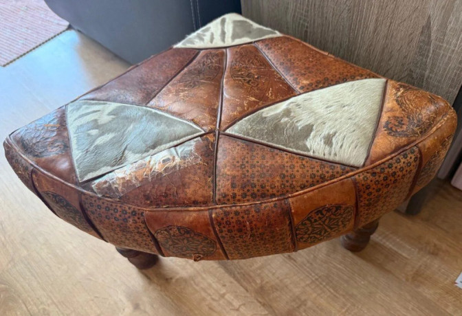 retro-orient-taburetka-3nozka-big-0