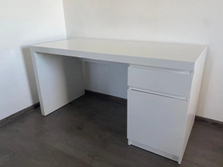 predam-biely-pisaci-pracovny-stol-ikea-malm