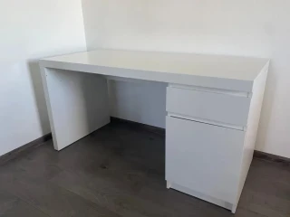 predam-biely-pisaci-pracovny-stol-ikea-malm