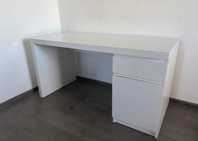 predam-biely-pisaci-pracovny-stol-ikea-malm-big-0