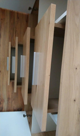 predam-2-dvojdverovu-zachovalu-komodu-132x95x38-big-3