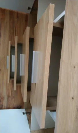 predam-2-dvojdverovu-zachovalu-komodu-132x95x38-big-3