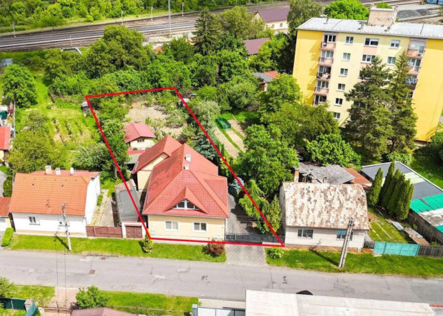 znizena-cena-rodinny-dom-s-velkym-pozemok-a-podkrovim-big-0