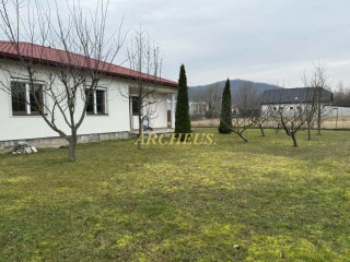 komfortny-4-izbovy-dom-s-garazou-v-pokojnej-casti-humenneho