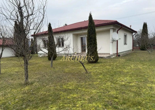 komfortny-4-izbovy-dom-s-garazou-v-pokojnej-casti-humenneho-big-1