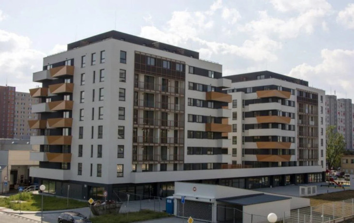 hladam-garazove-statie-muchovo-namestie-big-0