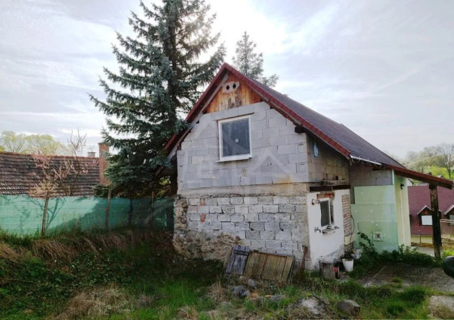 utulna-usadlost-vhodna-na-okamzite-byvanie-alebo-rekreaciu-big-3