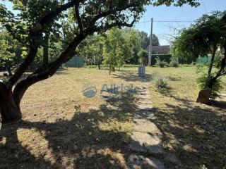 zahrada-526m2-s-murovanou-chatkou-v-kralovej-nad-vahom-blizk