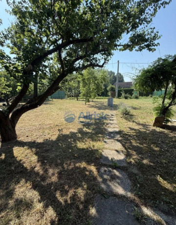 zahrada-526m2-s-murovanou-chatkou-v-kralovej-nad-vahom-blizk-big-0