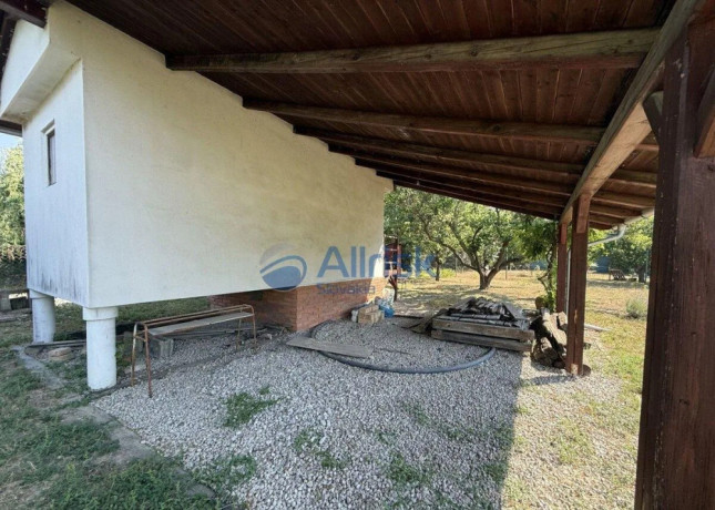 zahrada-526m2-s-murovanou-chatkou-v-kralovej-nad-vahom-blizk-big-3