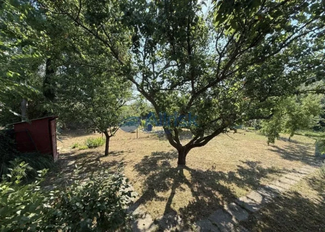 zahrada-526m2-s-murovanou-chatkou-v-kralovej-nad-vahom-blizk-big-1