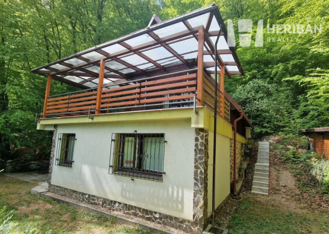 3izbmurovana-chata-pri-jazere-21arpozemok-bukovec-big-1