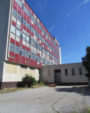 administrativny-objekt-s-parkoviskom-big-1