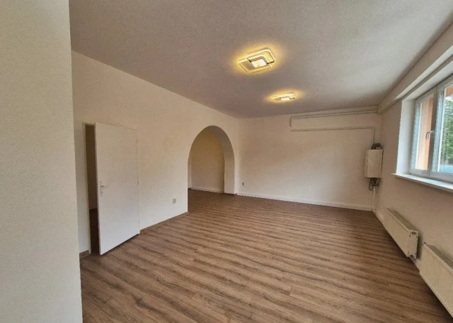 nebytovy-priestor-na-predaj-centrum-levice-7323m2-big-2
