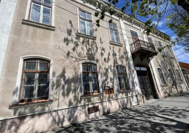 2437-vynimocna-historicka-nehnutelnost-v-komarne-big-1