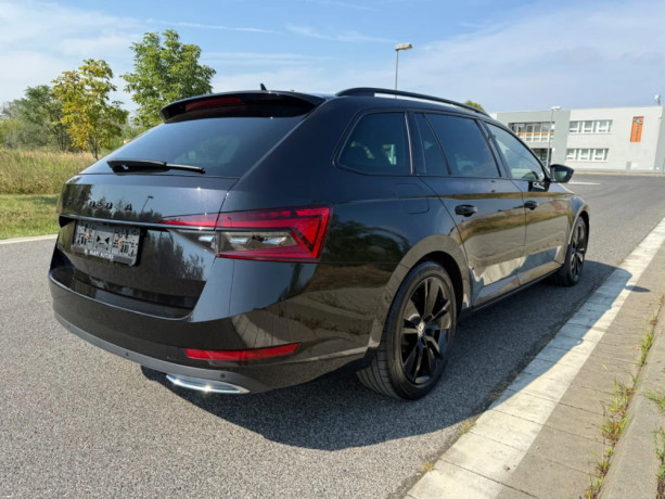 skoda-superb-combi-20-tdi-scr-sportline-dsg-big-1