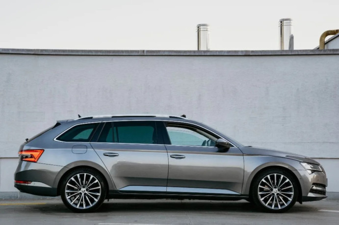 skoda-superb-combi-20-tdi-scr-style-4x4-dsg-147kw200hp-a7-big-3