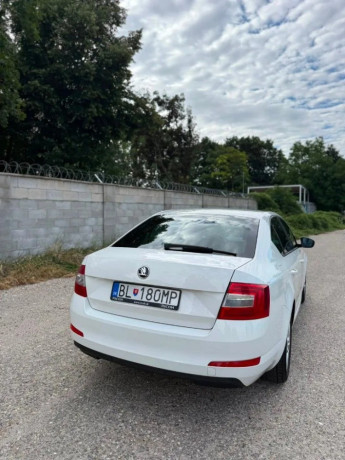 skoda-octavia-14-tsi-ambition-110kw150hp-m6-big-2