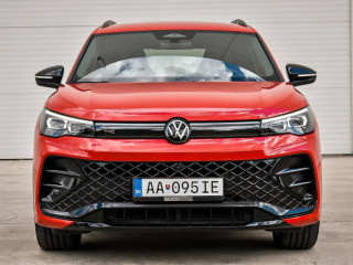 volkswagen-tiguan-5-rocna-fabricka-zaruka-20-tdi-r-line-4motion-dsg