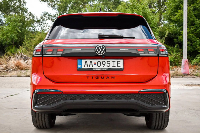 volkswagen-tiguan-5-rocna-fabricka-zaruka-20-tdi-r-line-4motion-dsg-big-3