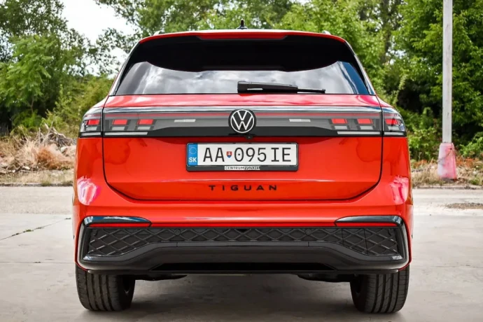 volkswagen-tiguan-5-rocna-fabricka-zaruka-20-tdi-r-line-4motion-dsg-big-3