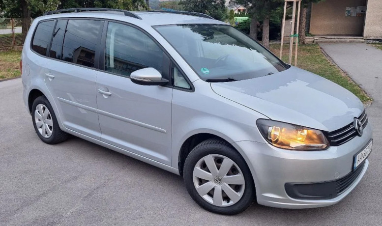 volkswagen-touran-14-tsi-comfortline-103kw140hp-m6-big-0