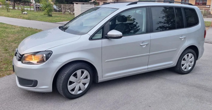 volkswagen-touran-14-tsi-comfortline-103kw140hp-m6-big-2
