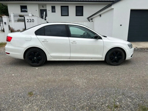 volkswagen-jetta-16-tdi-comfortline-77kw105hp-m5-big-1