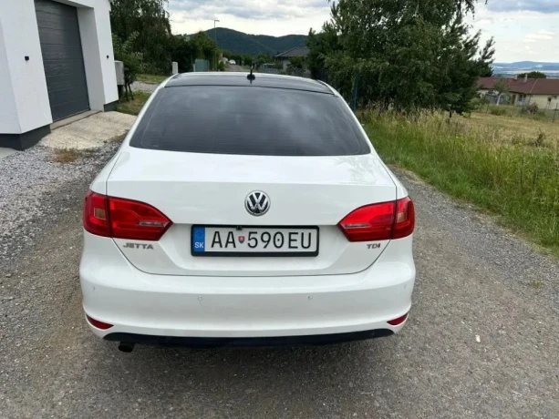 volkswagen-jetta-16-tdi-comfortline-77kw105hp-m5-big-0