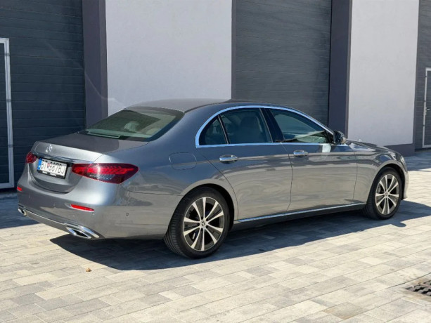 mercedes-benz-e-trieda-sedan-400d-4-matic-big-2